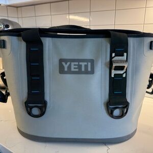 Yeti Hopper 20 in Gray with Black and Blue Accents